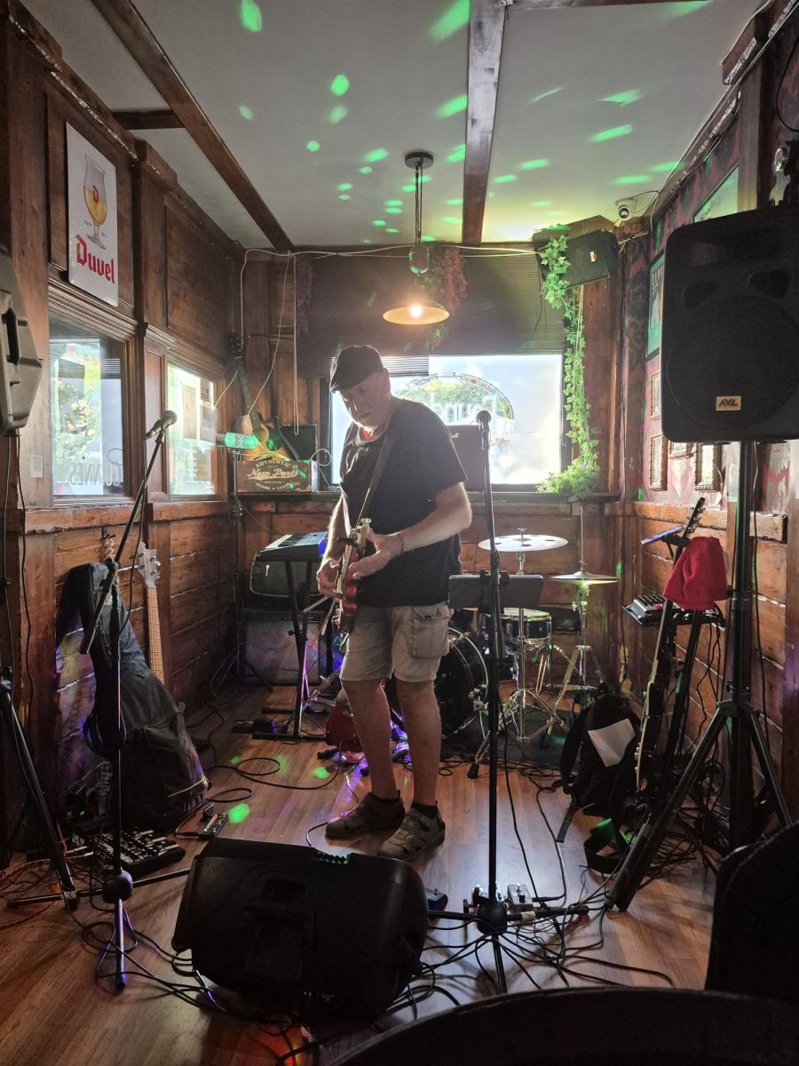 SHAMLESS - DOMINGO 13 JULIO - 20:00h (Carrer Esportista Juan Matos, 4)